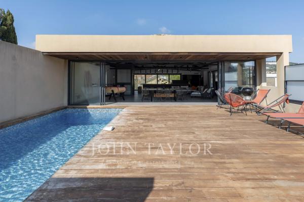 Villa contemporaine avec rooftop piscine – Secteur recherché de Bandol