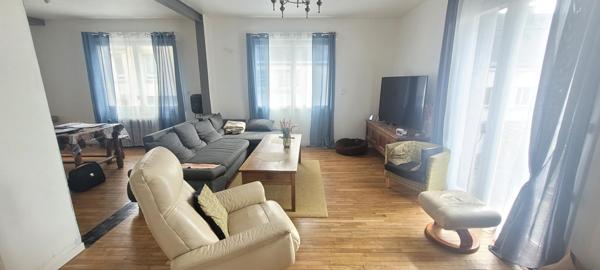 Centre ville, 6 chambres, ascenseur, Jardin clos de murs