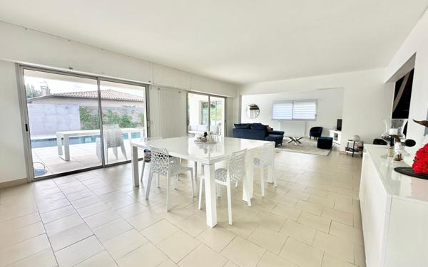 Maison à vendre    6 pièces • 180 m2 Eysines