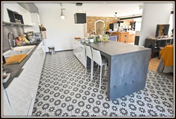 PROCHE DAX ( 10 mn côté EST ) - MAGNIFIQUE VILLA T7 de 2007 Plain Pied - PISCINE - 4 SALLES D'EAU