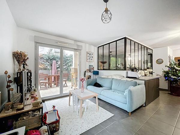 Appartement - Pierre-Bénite (Le Perron) + garage double 35 m²