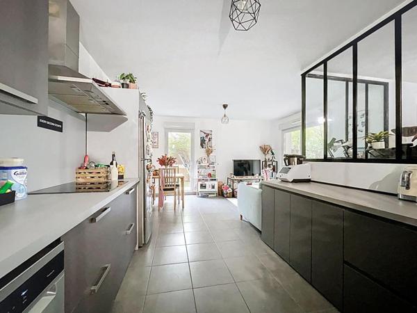 Appartement - Pierre-Bénite (Le Perron) + garage double 35 m²