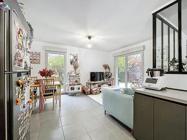 Appartement - Pierre-Bénite (Le Perron) + garage double 35 m²