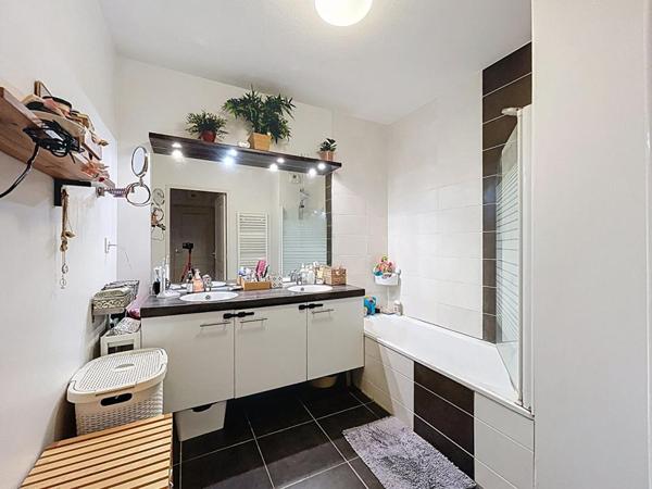 Appartement - Pierre-Bénite (Le Perron) + garage double 35 m²