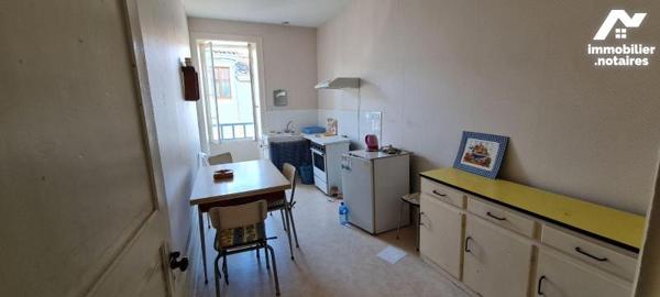 En Exclusivité, Maison Charentaise Proche du port comprenant : entrée, salon, cuisine, salle d'...