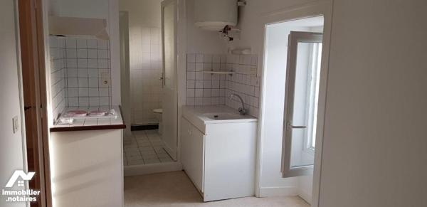 En Exclusivité, Maison Charentaise Proche du port comprenant : entrée, salon, cuisine, salle d'...