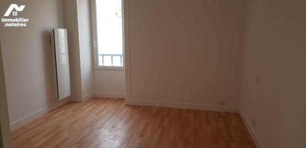 En Exclusivité, Maison Charentaise Proche du port comprenant : entrée, salon, cuisine, salle d'...