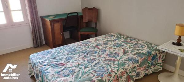 En Exclusivité, Maison Charentaise Proche du port comprenant : entrée, salon, cuisine, salle d'...