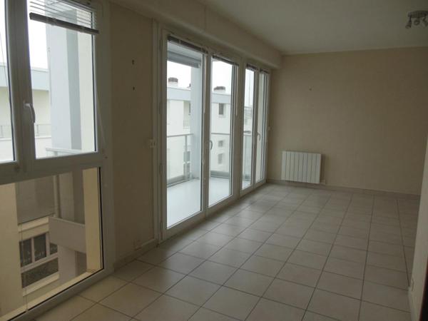 Marché central - 2 pièces 50 m2 - Balcon, Cave, Parking et Ascenseur