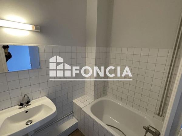 Location Appartement 2 pièces 45.1 m² - 2 RUE MAMESSIER Mably 42300