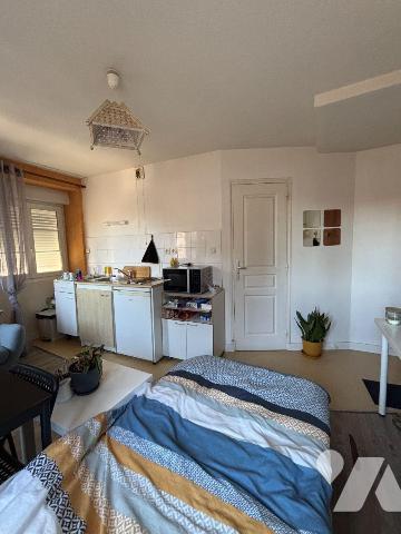 Immeuble à Vendre à Fougères (35300) en Ille-et-Vilaine (35)

Haute Ville, Immeuble comprenan...
