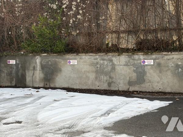 EXCLUSIVITE - ALBERTVILLE - MURS LOCAL COMMERCIAL 146.30 m² + 5 PARKINGS