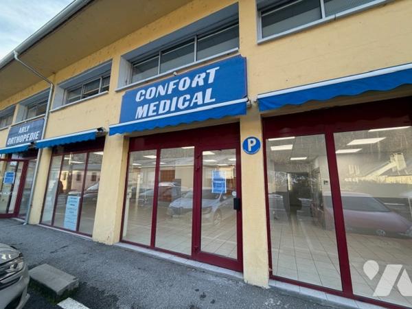 EXCLUSIVITE - ALBERTVILLE - MURS LOCAL COMMERCIAL 146.30 m² + 5 PARKINGS