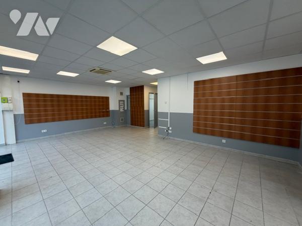 EXCLUSIVITE - ALBERTVILLE - MURS LOCAL COMMERCIAL 146.30 m² + 5 PARKINGS