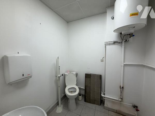 EXCLUSIVITE - ALBERTVILLE - MURS LOCAL COMMERCIAL 146.30 m² + 5 PARKINGS