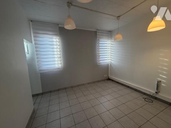 EXCLUSIVITE - ALBERTVILLE - MURS LOCAL COMMERCIAL 146.30 m² + 5 PARKINGS