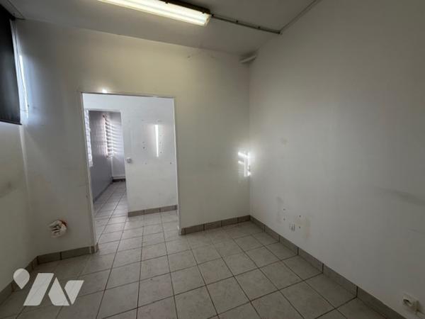 EXCLUSIVITE - ALBERTVILLE - MURS LOCAL COMMERCIAL 146.30 m² + 5 PARKINGS