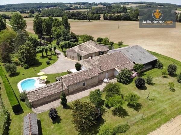 Vente                                                      Maison
                        
                     12 pièces                      400 m2                     à Eymet