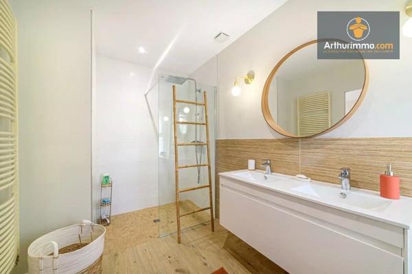 Vente                                                      Maison
                        
                     12 pièces                      400 m2                     à Eymet