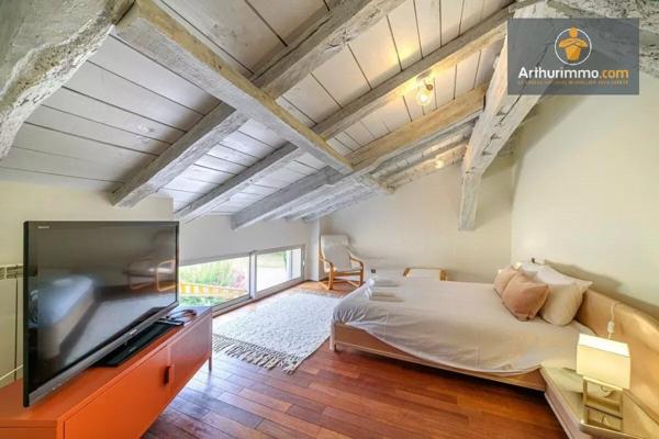 Vente                                                      Maison
                        
                     12 pièces                      400 m2                     à Eymet