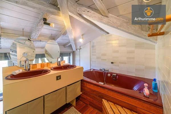 Vente                                                      Maison
                        
                     12 pièces                      400 m2                     à Eymet