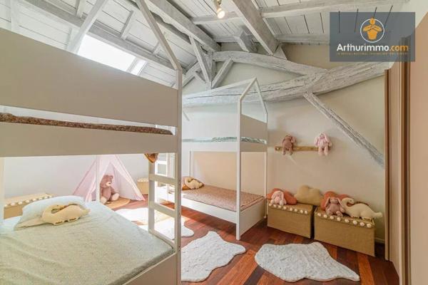 Vente                                                      Maison
                        
                     12 pièces                      400 m2                     à Eymet