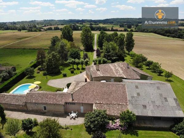 Vente                                                      Maison
                        
                     12 pièces                      400 m2                     à Eymet