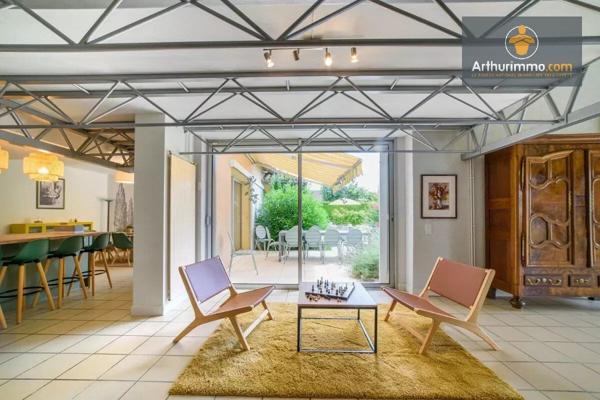 Vente                                                      Maison
                        
                     12 pièces                      400 m2                     à Eymet