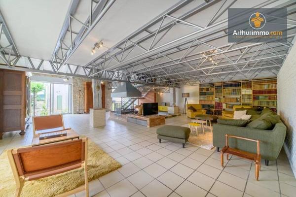 Vente                                                      Maison
                        
                     12 pièces                      400 m2                     à Eymet