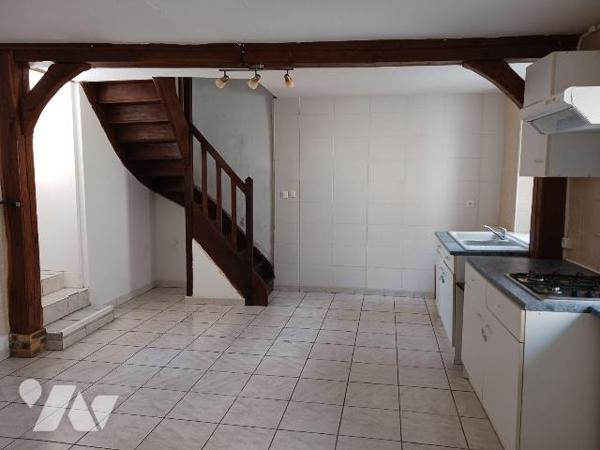 A VENDRE sur la commune de LES RICEYS (Aube), une maison d'habitation, d'une superficie de 79 m...