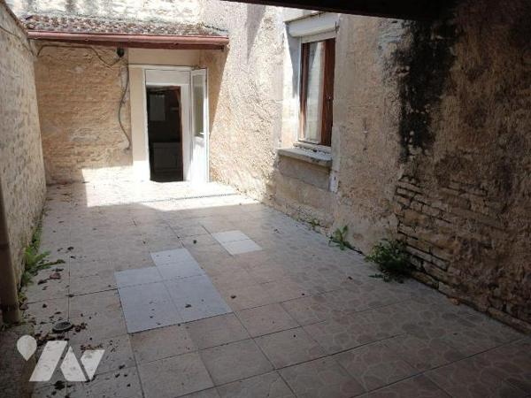 A VENDRE sur la commune de LES RICEYS (Aube), une maison d'habitation, d'une superficie de 79 m...