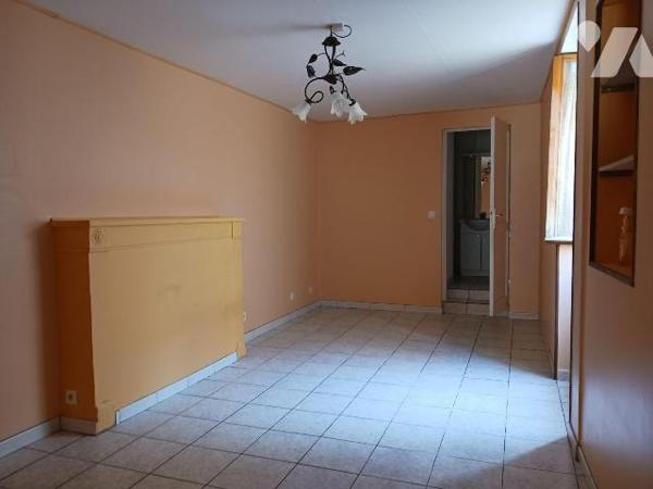 A VENDRE sur la commune de LES RICEYS (Aube), une maison d'habitation, d'une superficie de 79 m...