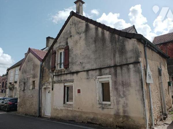 A VENDRE sur la commune de LES RICEYS (Aube), une maison d'habitation, d'une superficie de 79 m...
