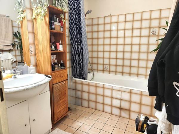 Maison de bourg 2 chambres + bureau