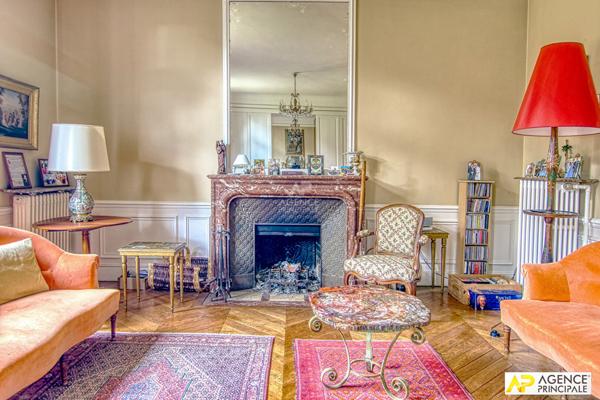 Versailles Porchefontaine Maison de 254 m² habitables avec sous-sol total sur un terrain de 1200 m² €1 890 000 ** - Référence 25344