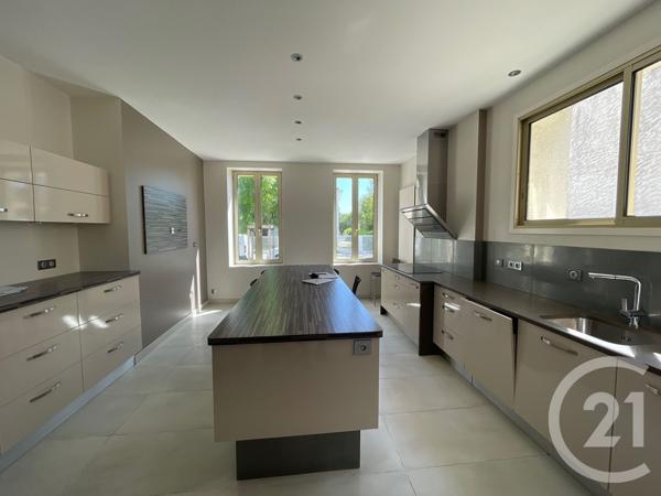 Maison à vendre  5 pièces - 182,61 m 2   ST PIERRE D OLERON  - 17