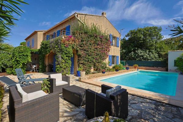 VILLA LE BRUSC- PROCHE PORT A PIED