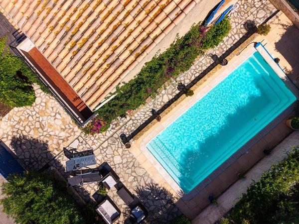 VILLA LE BRUSC- PROCHE PORT A PIED