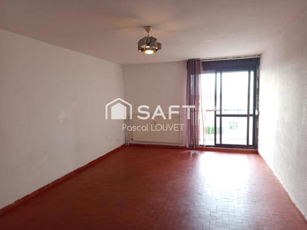 Grand Studio dans une résidence calme.