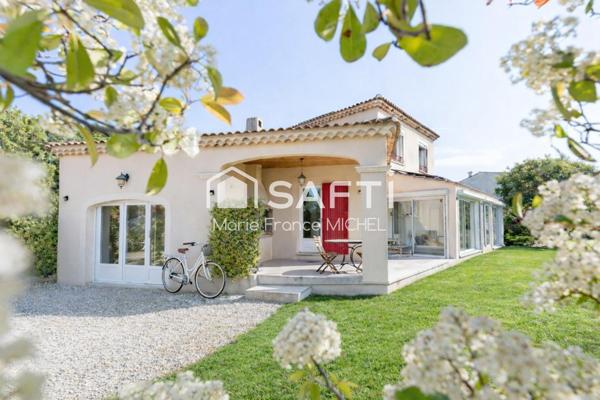 Propriété provençale de 165 m² avec piscine, à quelques pas du village