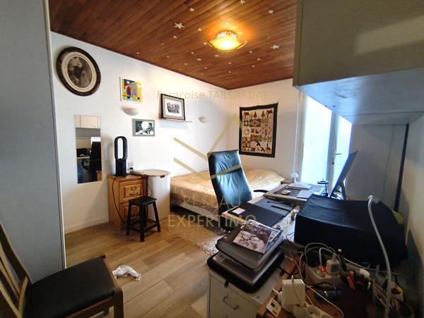 Maison ancienne rénovée proche centre ville + Atelier + dépendances + Jacuzzi + forage, terrain constructible