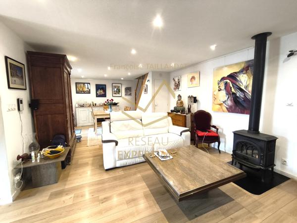 Maison ancienne rénovée proche centre ville + Atelier + dépendances + Jacuzzi + forage, terrain constructible