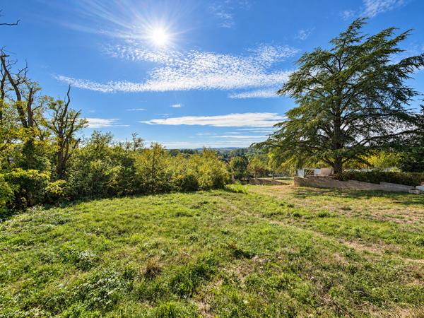 Maison
         4 pièces
        - 82 m² Exclusivité 192 000 €*