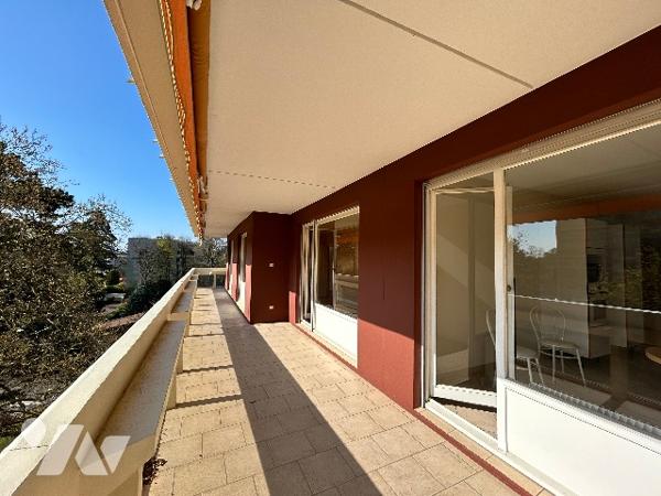 Résidence Pitance avec piscine et tennis près du centre, T5 de 124,52 m² - balcon 37 m² - Garage.