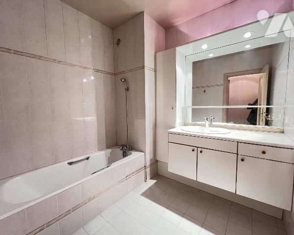 Résidence Pitance avec piscine et tennis près du centre, T5 de 124,52 m² - balcon 37 m² - Garage.