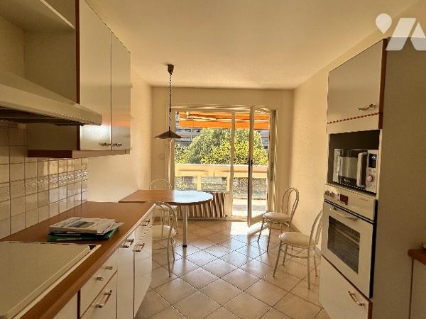 Résidence Pitance avec piscine et tennis près du centre, T5 de 124,52 m² - balcon 37 m² - Garage.