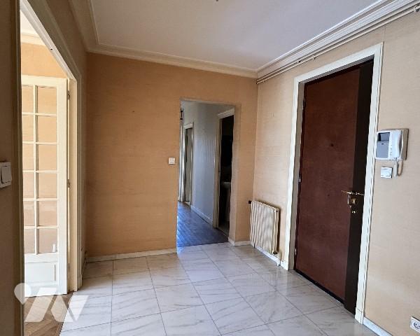 Résidence Pitance avec piscine et tennis près du centre, T5 de 124,52 m² - balcon 37 m² - Garage.