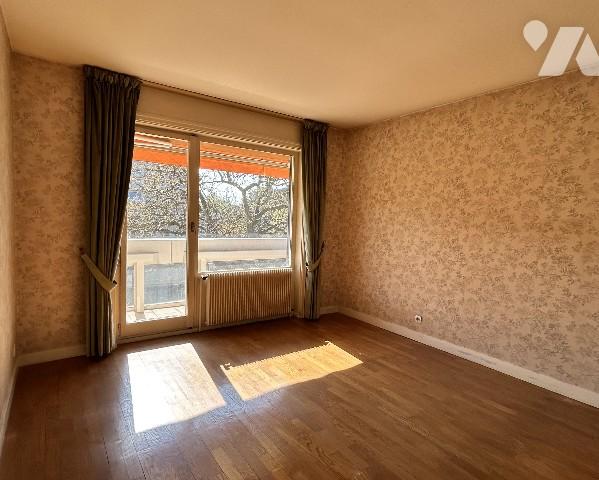 Résidence Pitance avec piscine et tennis près du centre, T5 de 124,52 m² - balcon 37 m² - Garage.