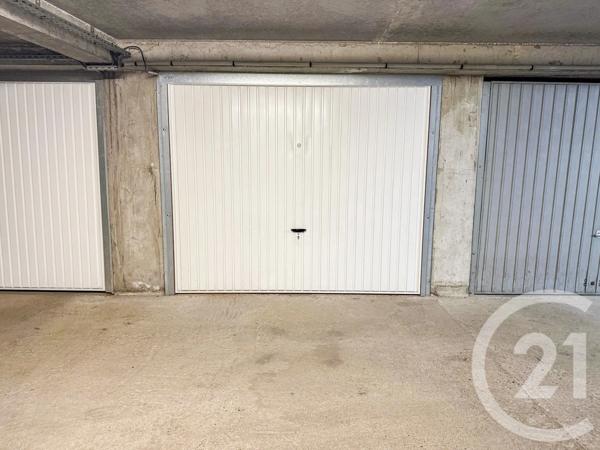 Parking à vendre  27 m 2   LYON  - 69003