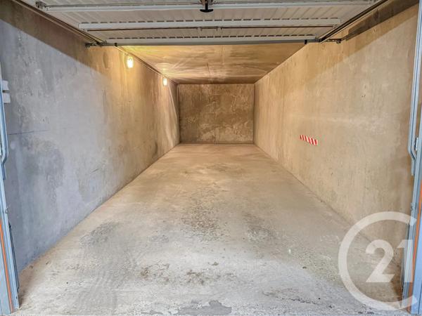 Parking à vendre  27 m 2   LYON  - 69003